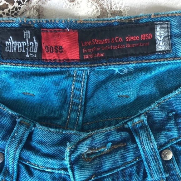 Men’s Vintage 90s Levi’s SilverTab Loose Fit Jean Shorts - Picture 3 of 4